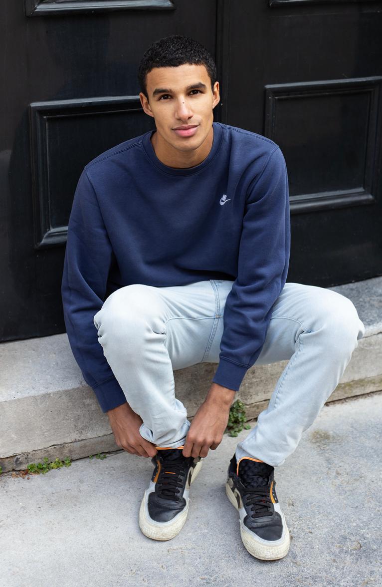 model-Yonis.-3957